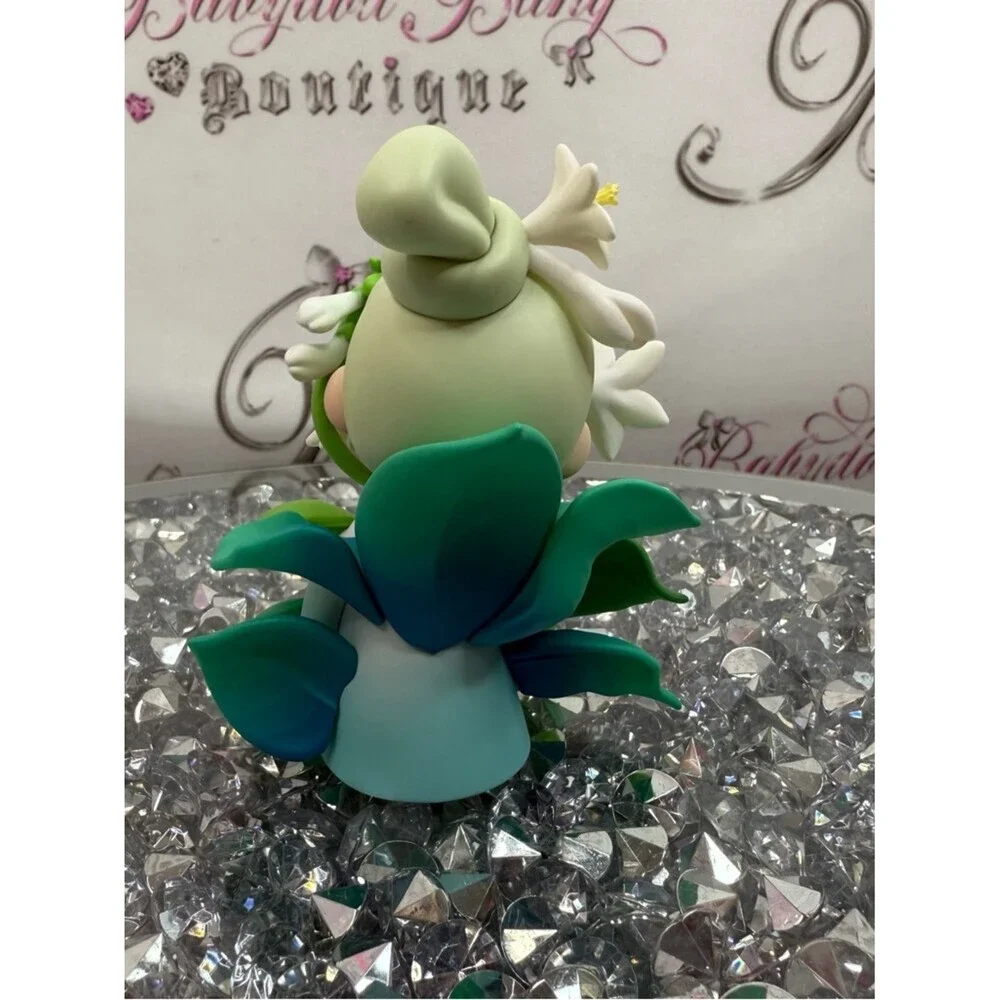 Rolife Nanci doll flower Pastel Green Floral Vinyl Figurine with White Blooms